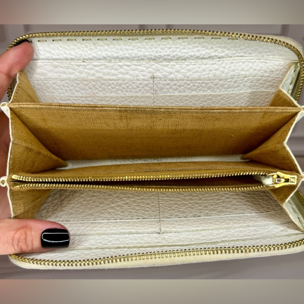 Fendi Selleria White Pebbled Leather Zip Around Wallet | Fendi Roma | Full Set - Picture 7 of 11
